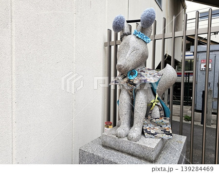 Kitsune stone statue in front of Anamori Inari Shrine in Tokyo, Japan. Kitsune stone statue in front of Anamori Inari Shrine in Tokyo, Japan. 139284469