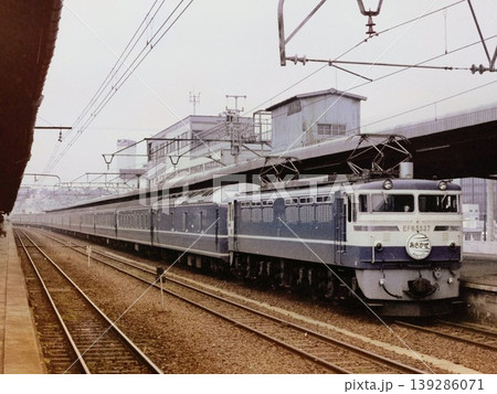 下関駅にて EF65牽引 20系特急あさかぜ (東京発博多ゆき)/1975年5月撮影 下関駅にて EF65牽引 20系特急あさかぜ (東京発博多ゆき)/1975年5月撮影 139286071