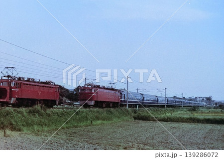 鹿児島本線 銀水付近にて ED72上り特急はやぶさ&ED73下り貨物列車/1975年5月撮影 鹿児島本線 銀水付近にて ED72上り特急はやぶさ&ED73下り貨物列車/1975年5月撮影 139286072