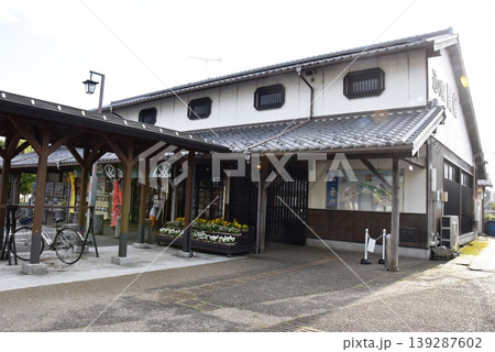 三重県亀山市　道の駅関宿の町屋風建物 139287602
