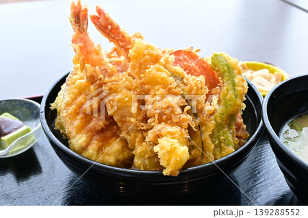 揚げたてサクサク!大満足の豪華天丼 揚げたてサクサク!大満足の豪華天丼 139288552