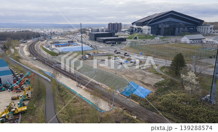 JR千歳線に建設中の新駅とエスコンフィールド北海道 139288574