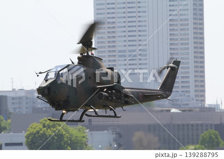 立川駐屯地から離陸するAH-1Sコブラ 139288795