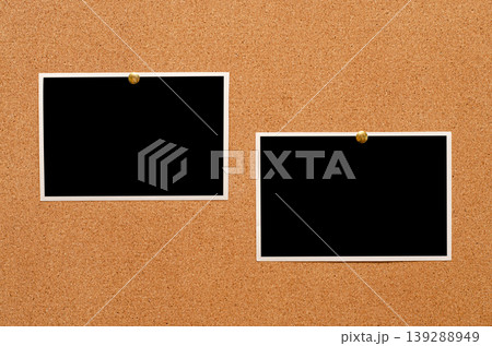 Blank paper notes and an empty photo are pinned to a cork board. The concept of detective investigation or a webinar. Blank paper notes and an empty photo are pinned to a cork board. The concept of detective investigation or a webinar. 139288949