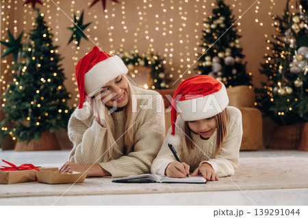 Mother and daughter are celebrating New Year at home in domestic room 139291044