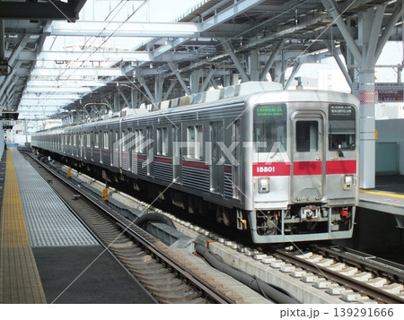 東武鉄道10000型8両編成(とうきょうスカイツリー駅にて撮影) 139291666
