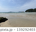 美しい砂浜と青い海 139292403