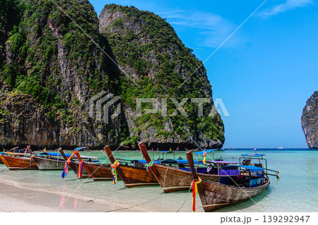 Maya Bay island Phi Phi Leh with longtail boat, turquoise clear water in Krabi Thailand 139292947
