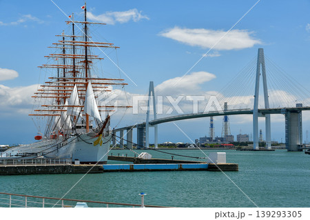 海王丸と新湊大橋 海王丸と新湊大橋 139293305