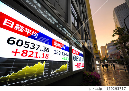 日本の東京都市景観初6万円突破・6万0537円36銭・株価/終値。半年で6万台と史上最速の大台替わり 139293717