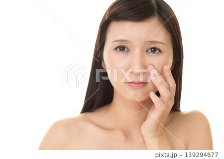 お肌が気になる女性 お肌が気になる女性 139294677