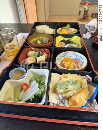 故人への陰膳。彩り豊かな一周忌の精進料理(お膳) 故人への陰膳。彩り豊かな一周忌の精進料理(お膳) 139294741