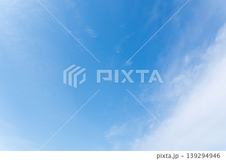 春の霞んだ空と雲03 春の霞んだ空と雲03 139294946