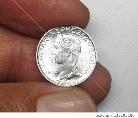 ハンガリーで1970年に発行された5フィレール硬貨 ハンガリーで1970年に発行された5フィレール硬貨 139295186