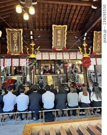 博多・櫛田神社の拝殿。厳かな雰囲気の中で執り行われるご祈祷の風景 博多・櫛田神社の拝殿。厳かな雰囲気の中で執り行われるご祈祷の風景 139295550