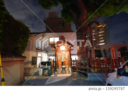 住宅街にあるお地蔵様 住宅街にあるお地蔵様 139295787