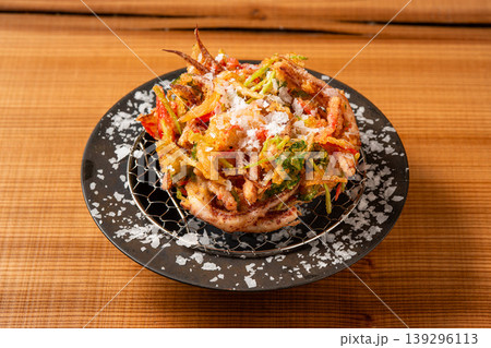イカゲソかき揚げ サクサク食感の海鮮天ぷら イカゲソかき揚げ サクサク食感の海鮮天ぷら 139296113