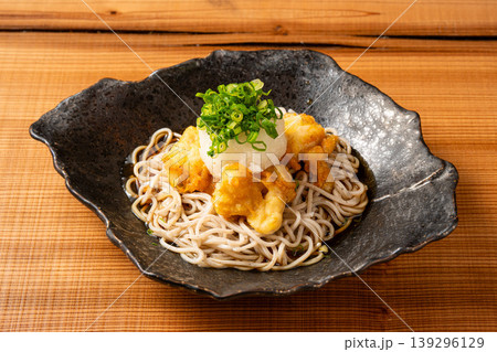 鶏天ぶっかけ蕎麦 冷たいそばと鶏天の人気和食 139296129