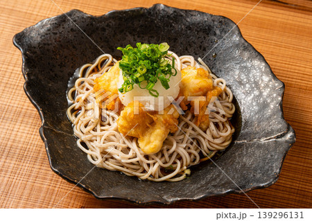 鶏天ぶっかけ蕎麦 冷たいそばと鶏天の人気和食 鶏天ぶっかけ蕎麦 冷たいそばと鶏天の人気和食 139296131