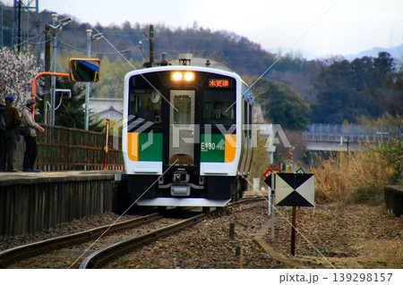 内房と房総半島の内陸を結ぶ非電化路線… JR久留里線・キハE130系100番台 内房と房総半島の内陸を結ぶ非電化路線… JR久留里線・キハE130系100番台 139298157
