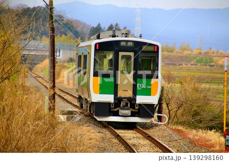 内房と房総半島の内陸を結ぶ非電化路線… JR久留里線・キハE130系100番台 139298160