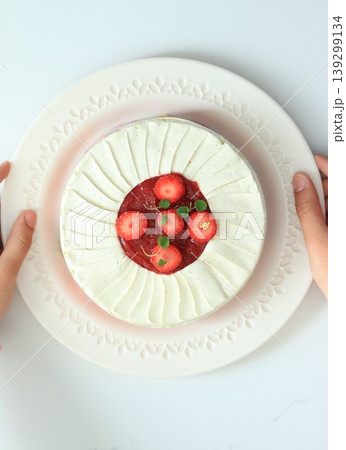 春をつげるフランス版ショートケーキ 春をつげるフランス版ショートケーキ 139299134