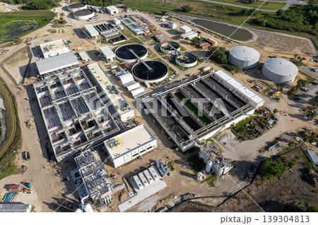 Large water treatment facility in Florida, USA 139304813