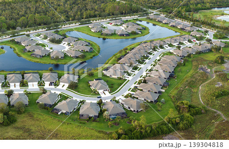 Large residential homes in southwest Florida gated community. American houses in rural US suburbs 139304818