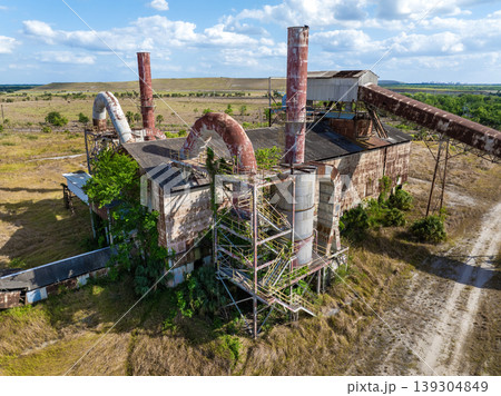 Industrial ruins of former phosphate mining plant in central Florida with old infrastructure and corroded metal structure. 139304849