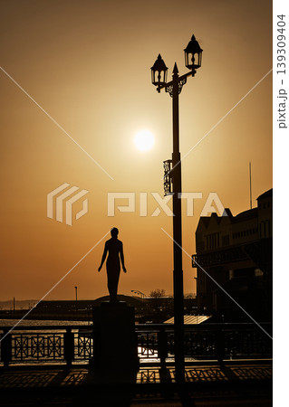 幣舞橋と夕日 139309404