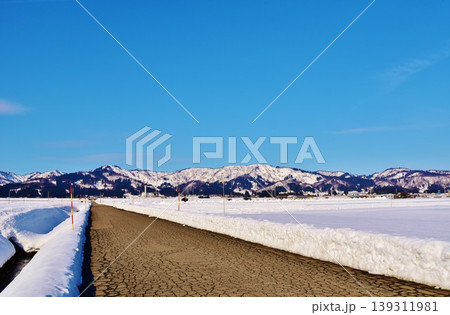 雪原・冬の田園風景 139311981
