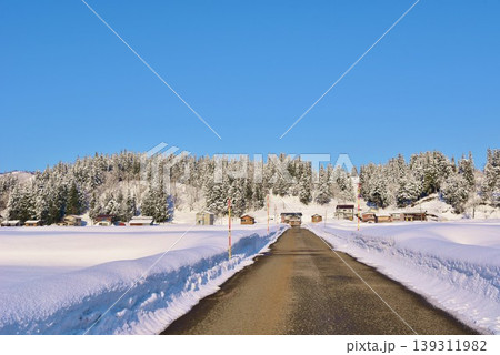 雪原・冬の田園風景 139311982