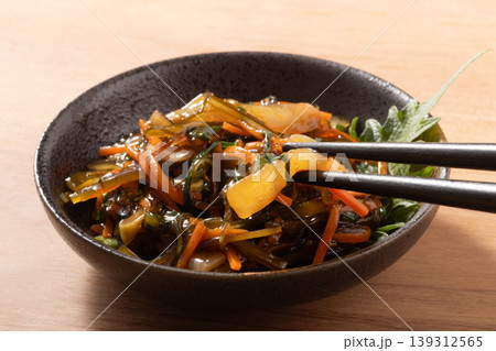 野沢菜昆布 イカ刺し 野沢菜昆布 イカ刺し 139312565