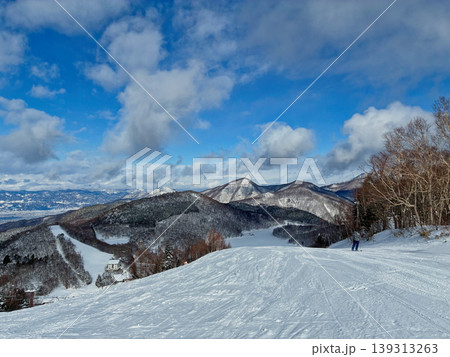 雪山 スキー場からの風景 雪山 スキー場からの風景 139313263