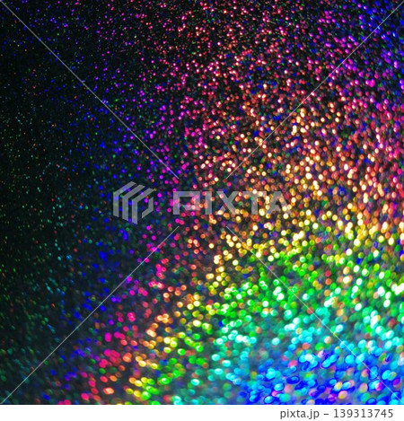 幻想的に輝く虹色のホログラムと光の粒が流れる抽象的な背景 幻想的に輝く虹色のホログラムと光の粒が流れる抽象的な背景 139313745