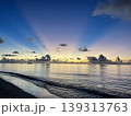 波照間島の砂浜から望むマジックアワーの神秘的な空 139313763