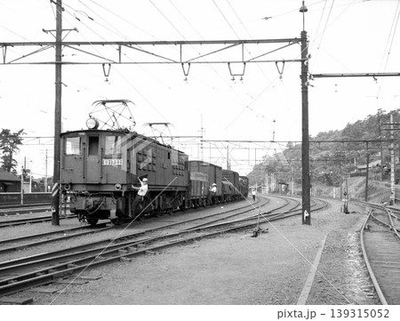 入れ替え作業中のED17牽引の貨物列車 入れ替え作業中のED17牽引の貨物列車 139315052