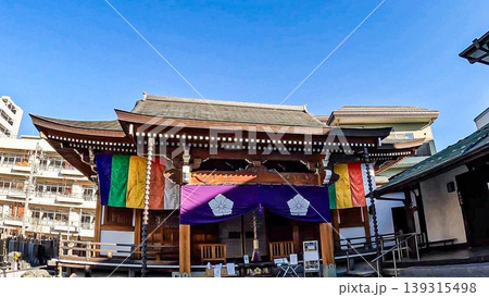 東京、亀戸七福神・弁財天の東覚寺本堂 139315498