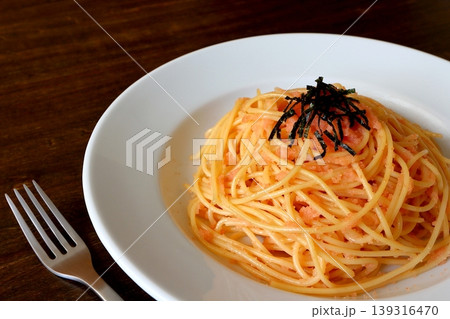 テーブル背景のたらこパスタ テーブル背景のたらこパスタ 139316470
