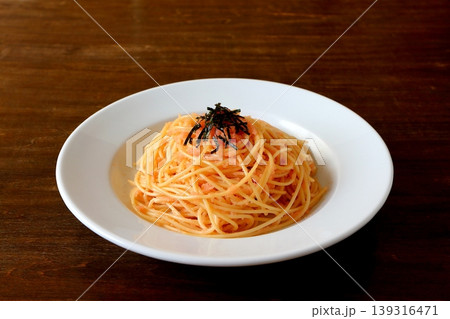 テーブル背景のたらこパスタ テーブル背景のたらこパスタ 139316471