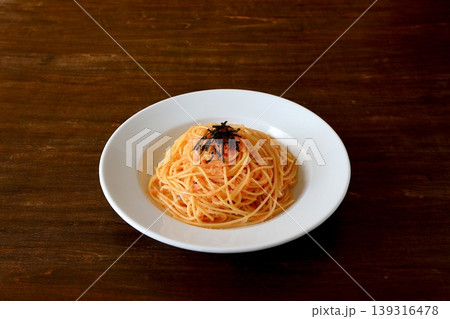 テーブル背景のたらこパスタ テーブル背景のたらこパスタ 139316478
