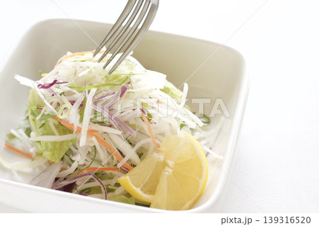 カット野菜の生野菜サラダ カット野菜の生野菜サラダ 139316520