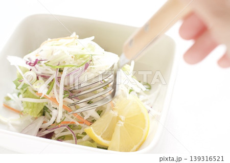 カット野菜の生野菜サラダ カット野菜の生野菜サラダ 139316521