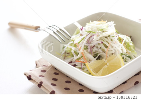 カット野菜の生野菜サラダ カット野菜の生野菜サラダ 139316523