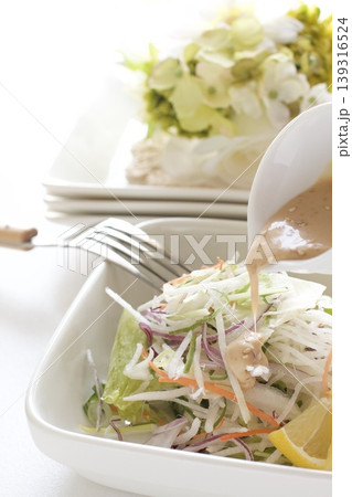 カット野菜の生野菜サラダ カット野菜の生野菜サラダ 139316524
