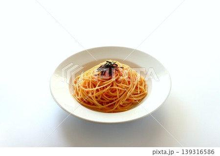 白背景のたらこパスタ 139316586