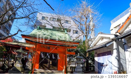東京スカイツリーと榎戸稲荷神社(墨田区) 東京スカイツリーと榎戸稲荷神社(墨田区) 139316697