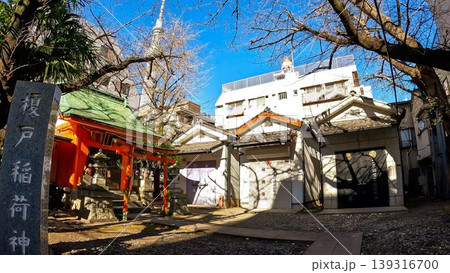東京スカイツリーと榎戸稲荷神社（墨田区） 139316700