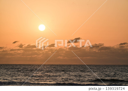 早春の内灘海岸の夕焼け 早春の内灘海岸の夕焼け 139319724