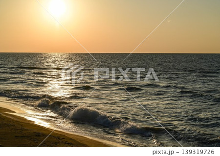 早春の内灘海岸の夕焼け 早春の内灘海岸の夕焼け 139319726